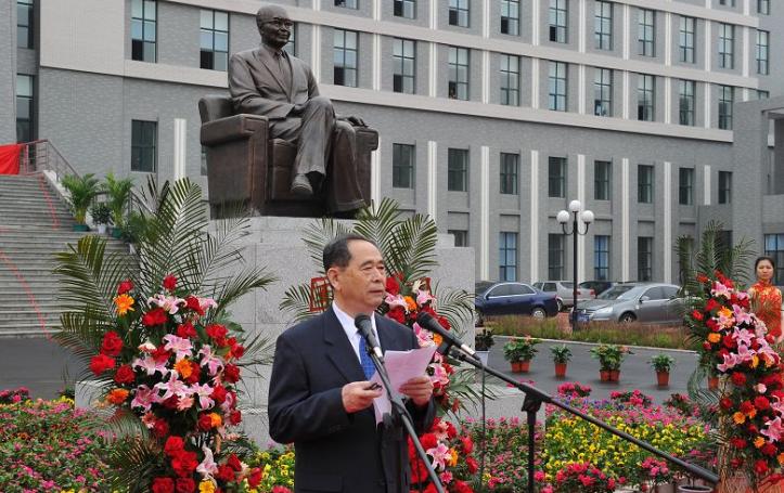 吉林大学隆重举行匡亚明塑像暨匡亚明楼揭幕仪式